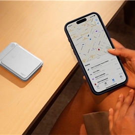 جاکارتی مگ‌سیف و استند سه‌پایه مافت با قابلیت ردیابی | MOFT MagSafe Trackable Tripod Wallet Stand