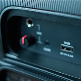 اسپیکر JBL Partybox Encore Essential با میکروفون