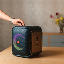 اسپیکر JBL Partybox Encore Essential با میکروفون
